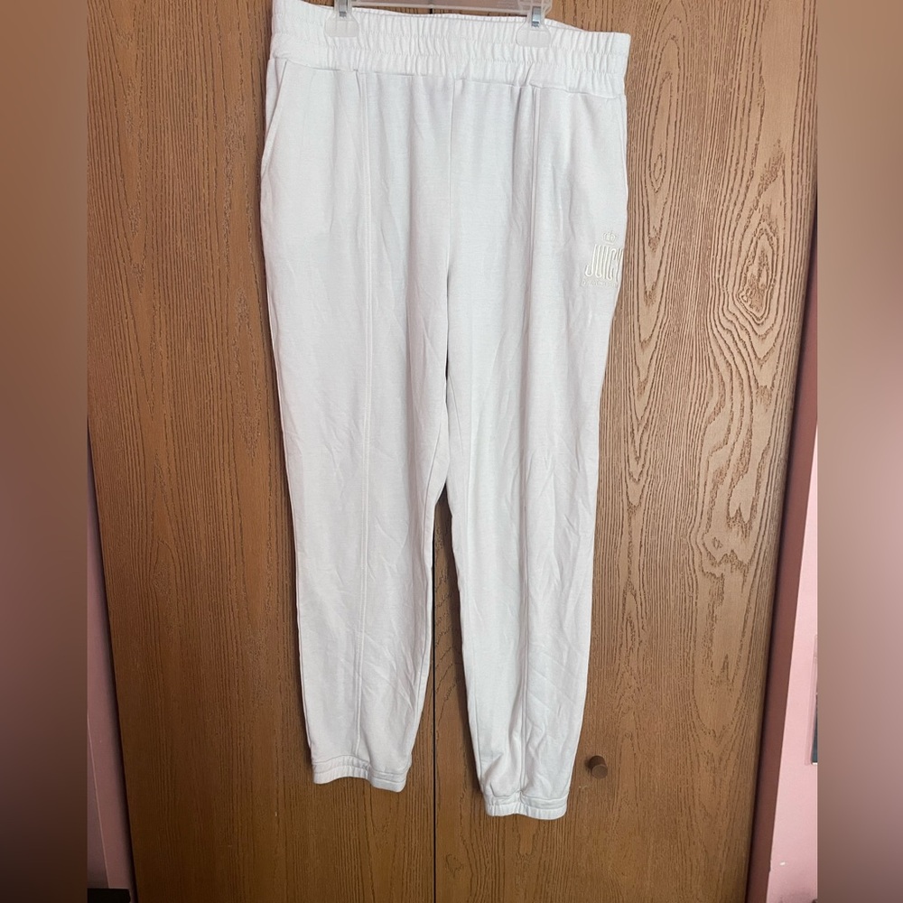 Juicy Couture large cream sweatpants